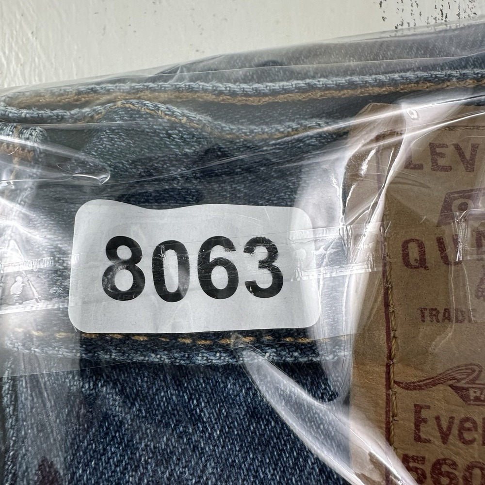 VTG Y2K Levi's 560 Loose Jeans Actual 35x36 Tapered Rare Size Blue Made In USA - Picture 12 of 12